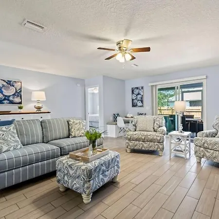 Fully Equipped Beach Paradise! Walk To Beach!